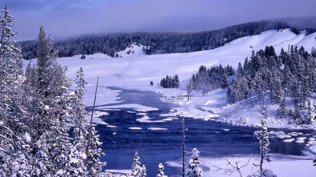 park-narodowy-yellowstone-015-wikipedia-800px-Yellowstonewinter