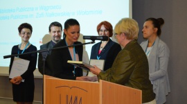 Moje miejsce na mapie Wołomina Samorządy, BIZNES - Działalność miejskiej biblioteki publicznej w Wołominie została doceniona w skali całej polski. Nasza biblioteka otrzymała wyróżnienie w konkursie na najciekawszą inicjatywę 10 Tygodnia Bibliotek, organizowanego przez Stowarzyszenie Bibliotekarzy Polskich