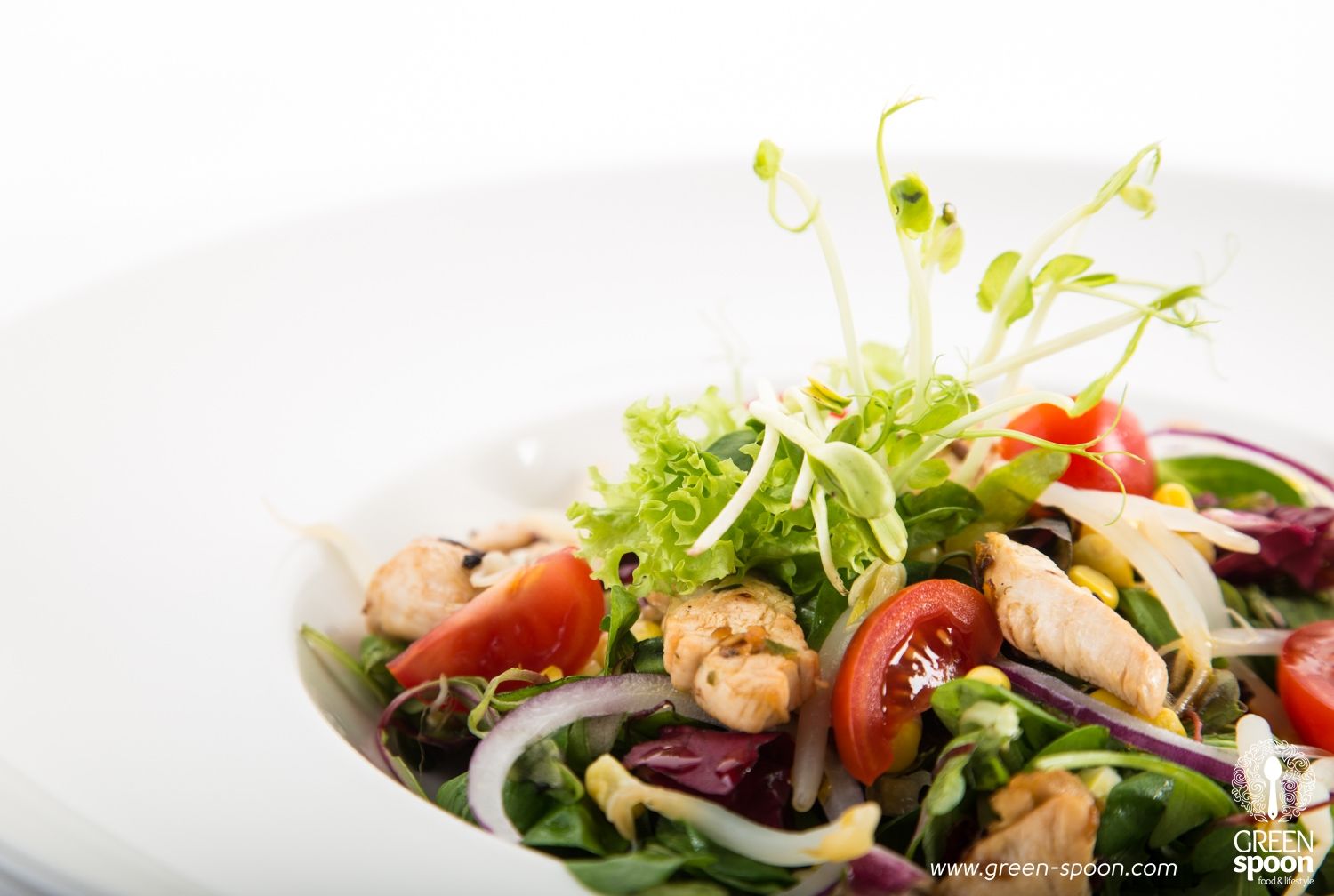 Sałatka-fit_-Green-Spoon Lekkie przysmaki na lato