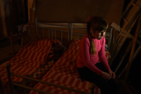 UNICEF: Podwoiła się liczba dzieci na Ukrainie, które potrzebują pomocy BIZNES, Polityka zagraniczna - Kijów/Genewa, 17 lutego 2017 r. – Milion dzieci na Ukrainie wymaga natychmiastowej pomocy humanitarnej. To niemal dwa razy więcej niż na początku ubiegłego roku, alarmuje UNICEF. Mijają trzy lata od wybuchu konfliktu we wschodniej Ukrainie.