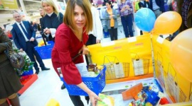 Dzielmy się tym, co dobre! Problemy społeczne, BIZNES - 101 ton żywności, która pozwoli na przygotowanie 240 000 posiłków dla najuboższych oraz 121 200 zł finansowego wsparcia dla Banków Żywności – to wyniki Świątecznej Zbiórki Żywności przeprowadzonej w sklepach Tesco.