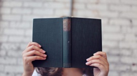 5 biografii znanych i lubianych, które warto przeczytać Książka, LIFESTYLE - Ostatnio szczególnie popularne stały się biografie person związanych ze światem kultury. Przedstawiamy 5 biografii słynnych Polaków, z którymi warto się bliżej zapoznać.