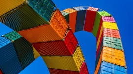 Incoterms 2020 – co się zmieniło? BIZNES, Prawo - Incoterms to pojęcie, które powinno być doskonale znane wszystkim, którzy zajmują się handlem międzynarodowym. International Commercial Terms, czyli Międzynarodowe Reguły Handlu ustalają kwestie odpowiedzialności w zakresie wywozu i wwozu towaru.