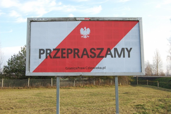 Organizacje społeczne przepraszają uchodźców za łamanie praw człowieka