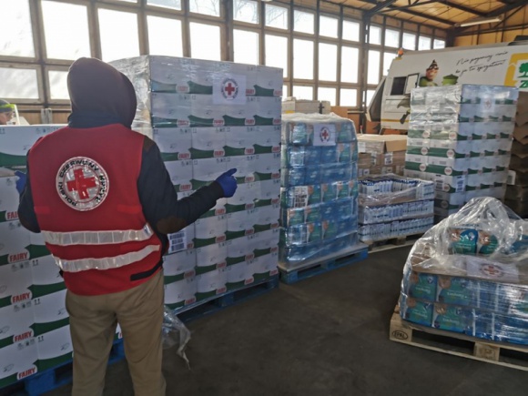 P&G niesie pomoc najbardziej dotkniętym kryzysem oraz tym, którzy im pomagają. Problemy społeczne, BIZNES - P&Gw dobie pandemii COVID-19 wzmacnia działania pomocowe. Obecnie, w dobie walki z pandemią, oznacza to przede wszystkim niesienie pomocy tym, którzy jej najbardziej potrzebują, a tych, którzy taką pomoc niosą