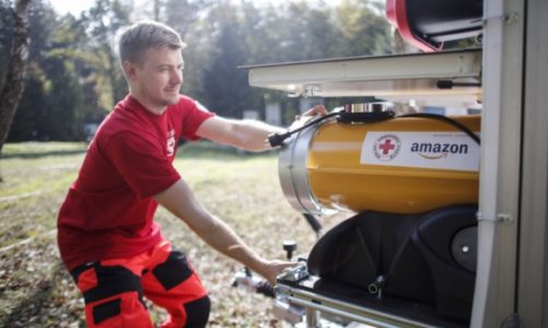 PCK dzięki wsparciu Amazon tworzy miejsca tymczasowego pobytu dla zakażonych COV