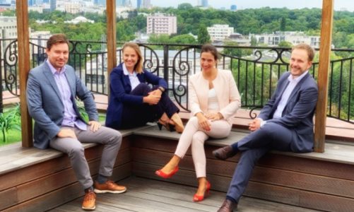 WUJEK GOOGLE CZY PROFESJONALNA POMOC PRAWNA? CO WYBIERAJĄ POLACY?