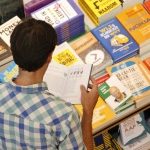 W czasach zarazy czytamy więcej, przed świętami długi księgarń zaczęły maleć