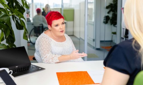 Jak wdrożyć do zespołu niepełnosprawnego pracownika?