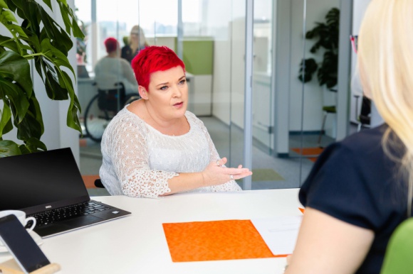 Jak wdrożyć do zespołu niepełnosprawnego pracownika?